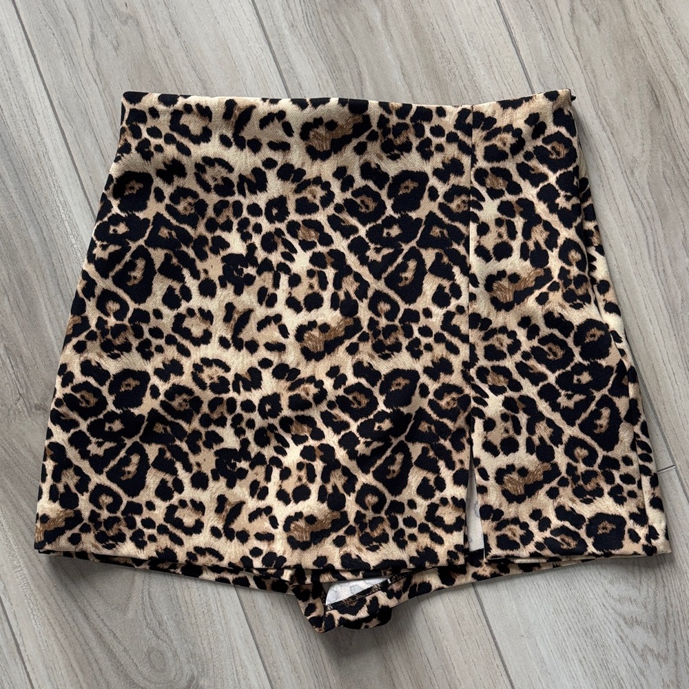 Zara Leopard Print Women's Skorts